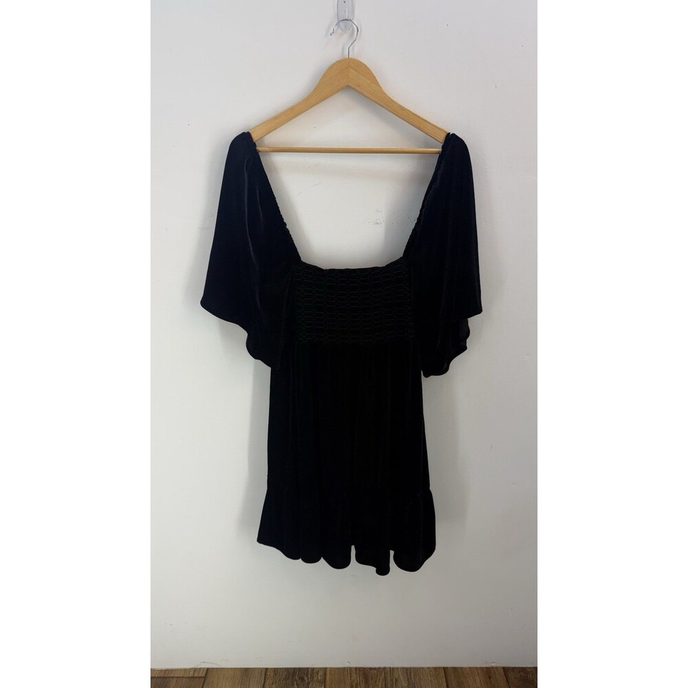 NEW C&V Chelsea & Violet Smocked Ruffle Hem Mini Dress Women Medium Black Velvet - Picture 4 of 10